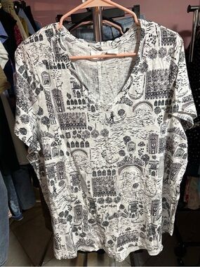 Cynthia Rowley White Short Sleeve V-Neck Graphic Tee with Black Print